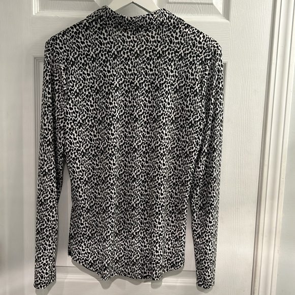 INC  Long Sleeved Ruched Animal Print Blouse w/Gold Snaps-SZ Medium - Picture 2 of 6
